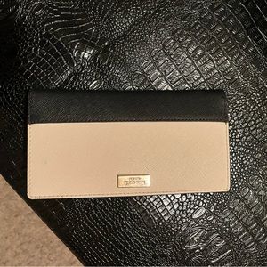Kate Spade wallet no flaws